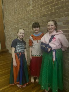 Tonight some children have done art, some have done Brazilian music and dance and others have done Indian dancing. Everyone is happy 😃